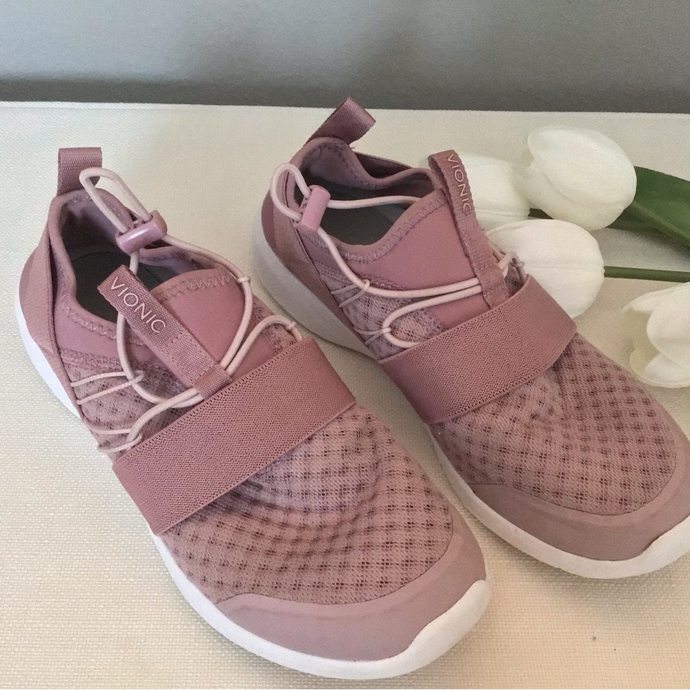 Vionic Alaina II Blush lightweight comfortable sneaker - Size 7